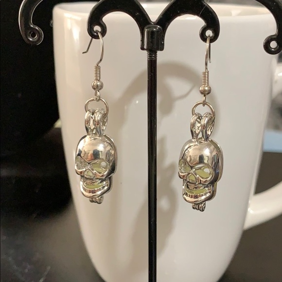 Skull Earrings - Picture 4 of 7